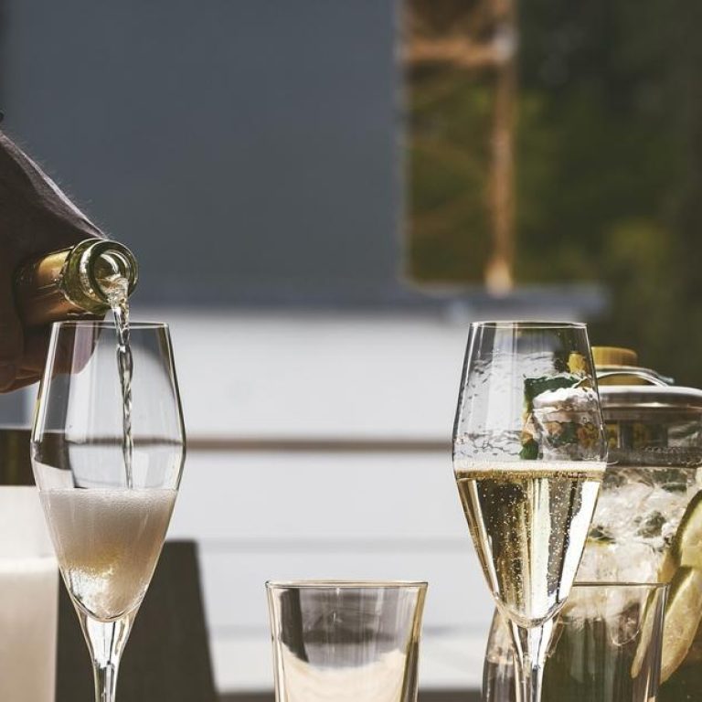 Alcohol-drink-df684a3aa742498f97f06b747ac5afca