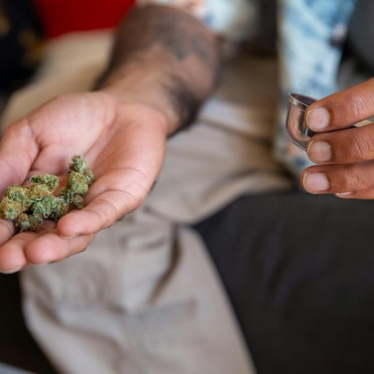 drug-use-b2157c71d87846fcb44238e89ce0567b